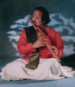 Pandit Ronu Majumdar - Bansuri - Musicien du CD Vata